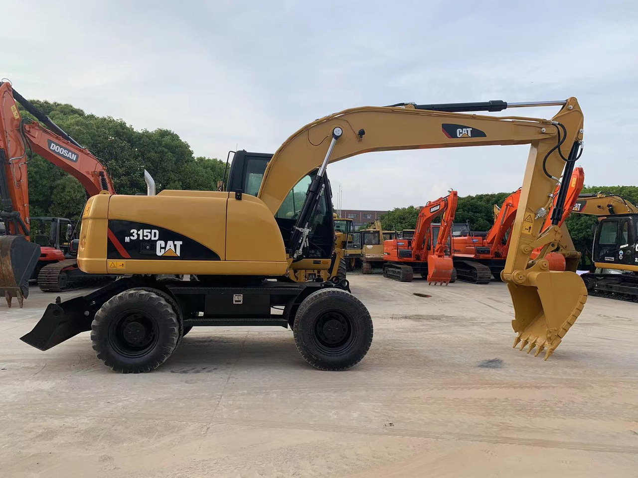 Caterpillar M315D Wheel Excavator Moving by Tires - 휠 굴삭기 : 사진 1 Caterpillar M315D Wheel Excavator Moving by Tires - 휠 굴삭기 : 사진 1