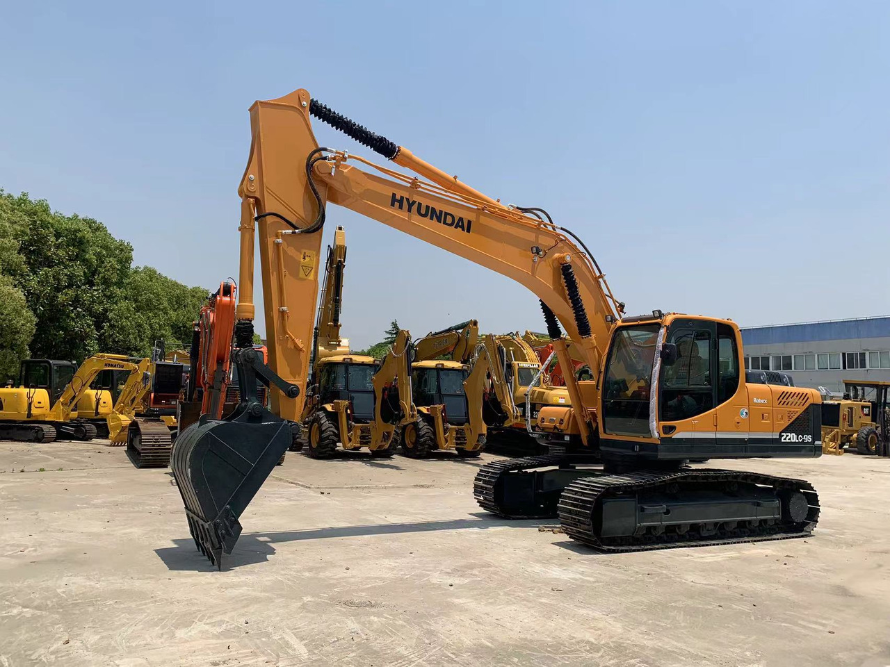 Hyundai 22 ton Excavator 220LC-9S Good Condition Construction Machine - 크롤러 굴삭기 : 사진 1 Hyundai 22 ton Excavator 220LC-9S Good Condition Construction Machine - 크롤러 굴삭기 : 사진 1