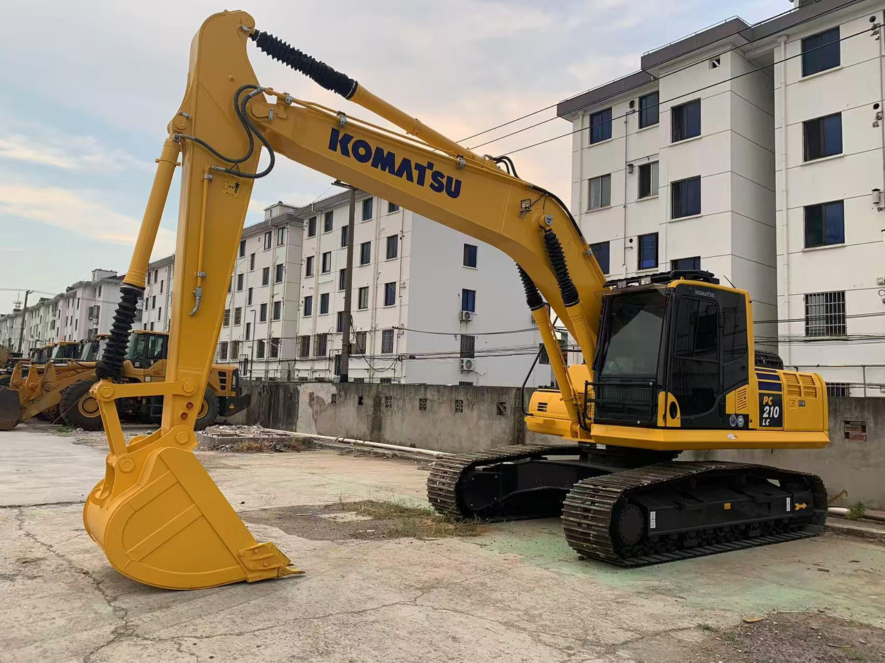 Komatsu Crawler Excavator PC210, PC200 Good Price Japan Excavator - 크롤러 굴삭기 : 사진 1 Komatsu Crawler Excavator PC210, PC200 Good Price Japan Excavator - 크롤러 굴삭기 : 사진 1