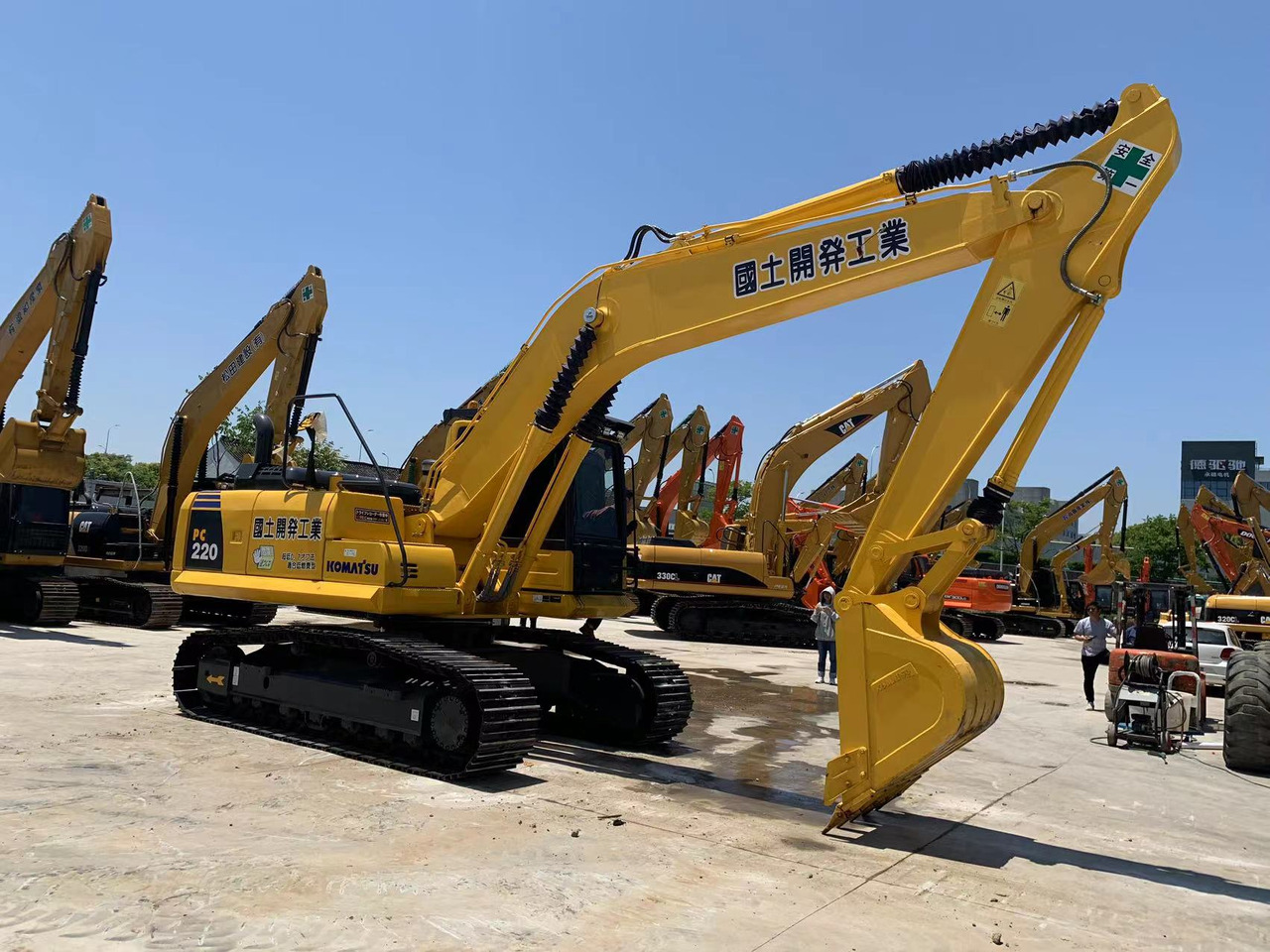 Komatsu Excavator PC220 Good Condition 22 ton Digger - 크롤러 굴삭기 : 사진 3 Komatsu Excavator PC220 Good Condition 22 ton Digger - 크롤러 굴삭기 : 사진 3
