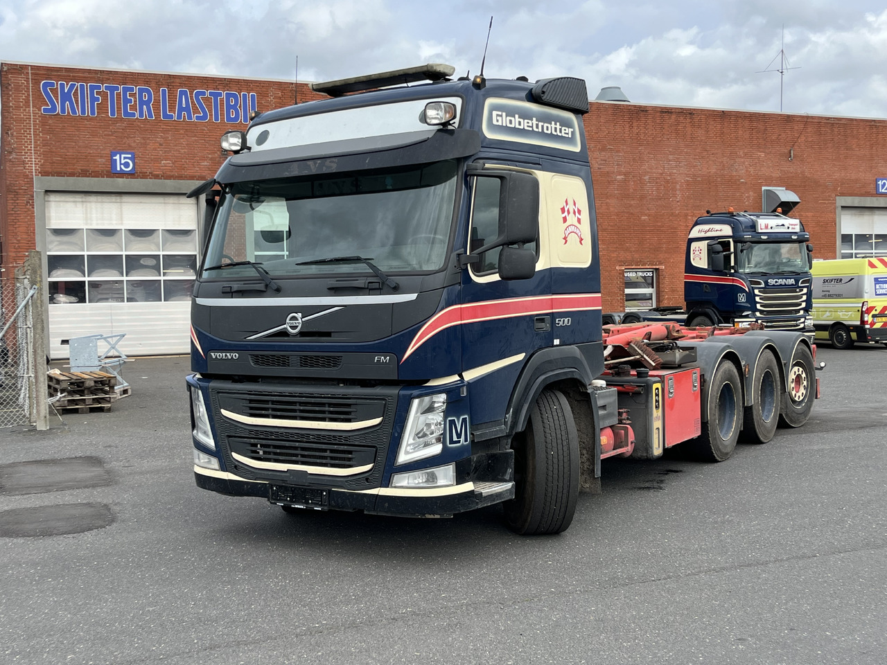 Volvo FM 500 8x4 - 후크 리프트 트럭 : 사진 1 Volvo FM 500 8x4 - 후크 리프트 트럭 : 사진 1