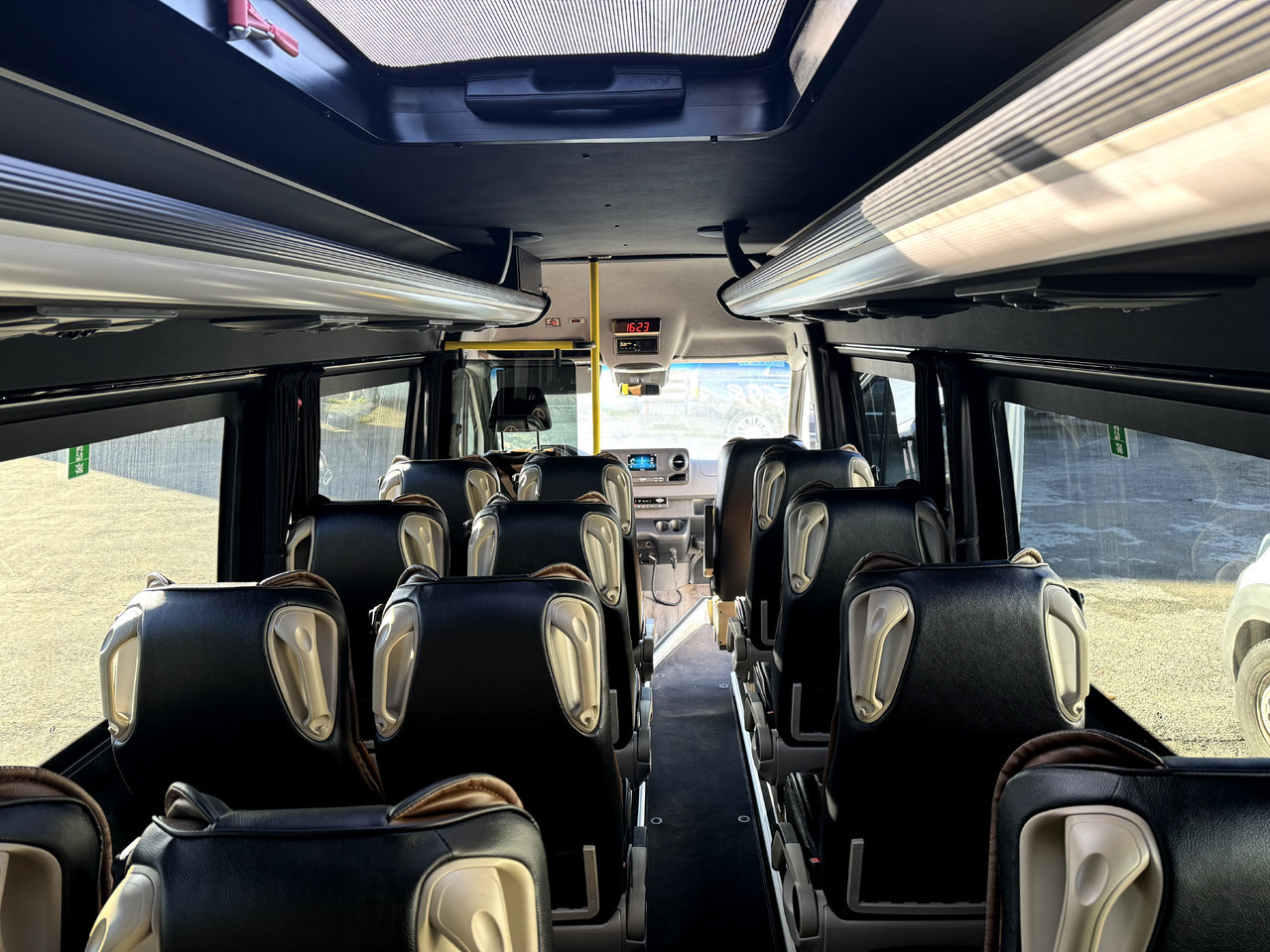 Mercedes-Benz Sprinter 517 - 소형 버스, 승합차 : 사진 4 Mercedes-Benz Sprinter 517 - 소형 버스, 승합차 : 사진 4