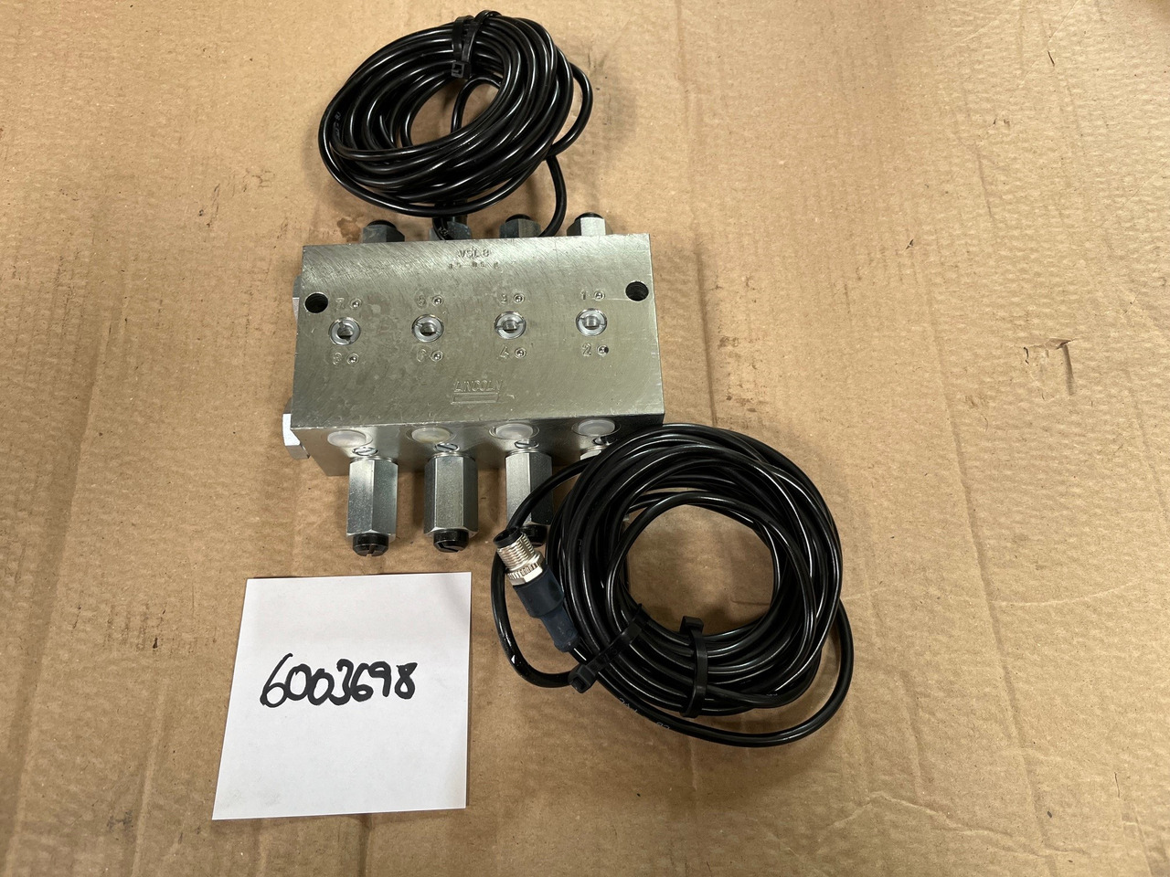 O&K Terex RH120 6030 Distributor 2168972 1466647 534-8601 6003698 4077744 483-2162 6003707 4042723 535-4452 6003699 1457645 533-8229 - 예비 부속 : 사진 1 O&K Terex RH120 6030 Distributor 2168972 1466647 534-8601 6003698 4077744 483-2162 6003707 4042723 535-4452 6003699 1457645 533-8229 - 예비 부속 : 사진 1