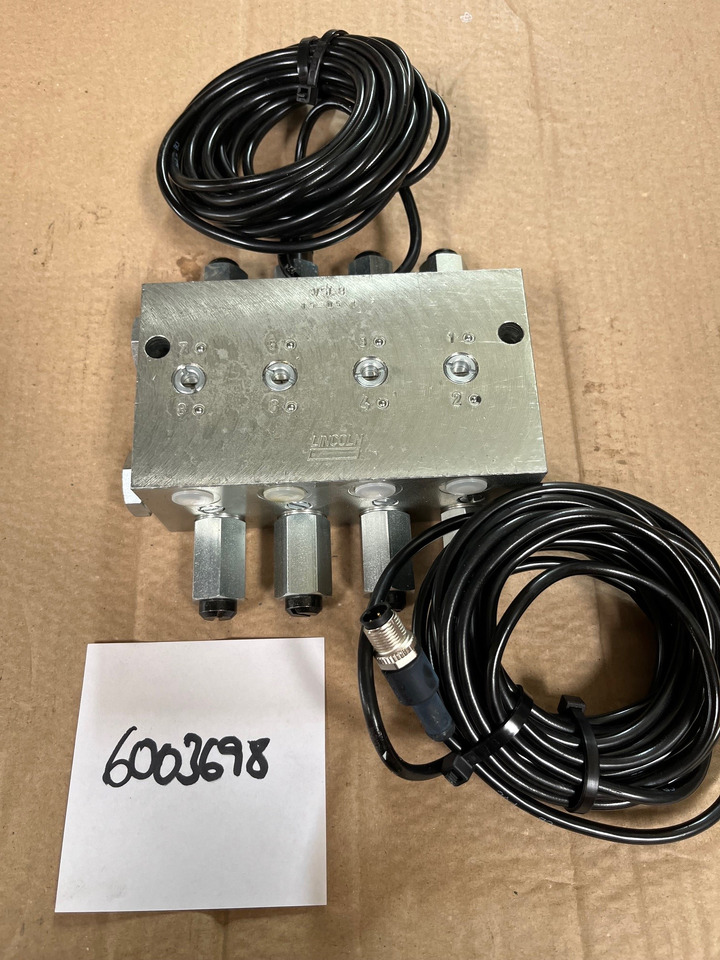 O&K Terex RH120 6030 Distributor 2168972 1466647 534-8601 6003698 4077744 483-2162 6003707 4042723 535-4452 6003699 1457645 533-8229 - 예비 부속 : 사진 3 O&K Terex RH120 6030 Distributor 2168972 1466647 534-8601 6003698 4077744 483-2162 6003707 4042723 535-4452 6003699 1457645 533-8229 - 예비 부속 : 사진 3