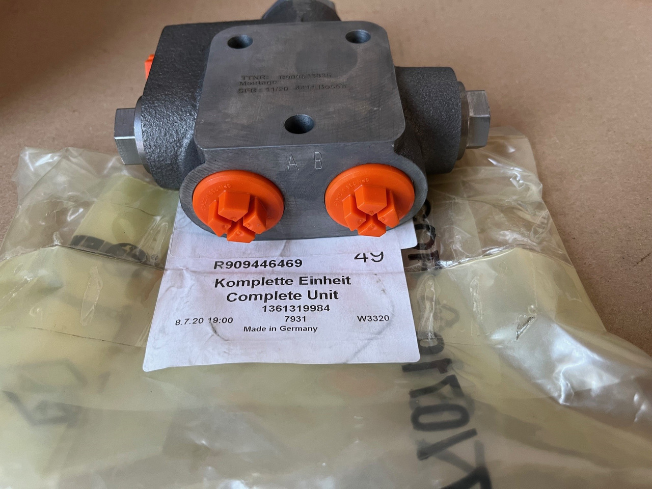 REXROTH R909446469 Flushing & Boost valve - 예비 부속 굴착기 용 : 사진 1 REXROTH R909446469 Flushing & Boost valve - 예비 부속 굴착기 용 : 사진 1