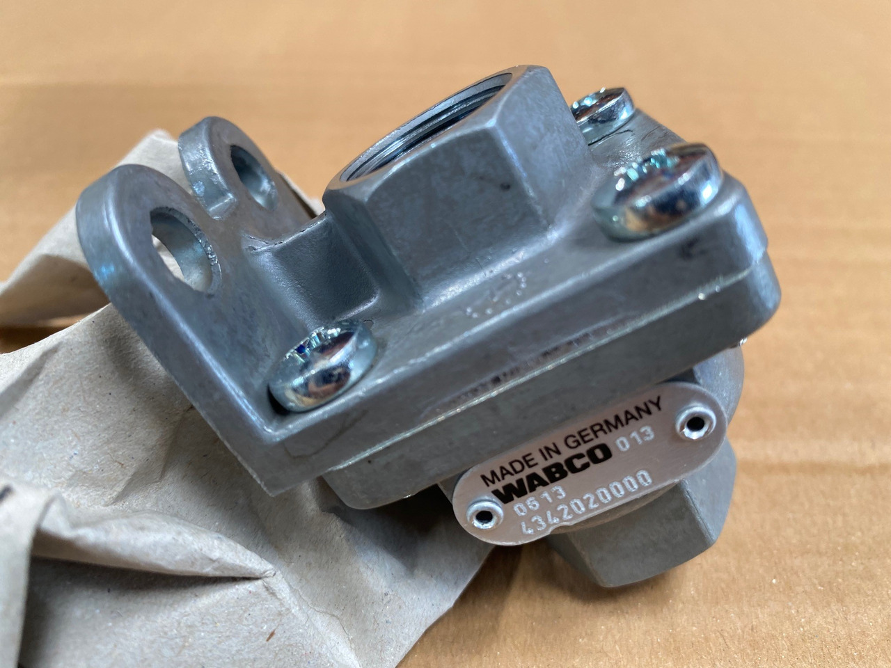 WABCO Valve 4342020000 - 예비 부속 : 사진 1 WABCO Valve 4342020000 - 예비 부속 : 사진 1