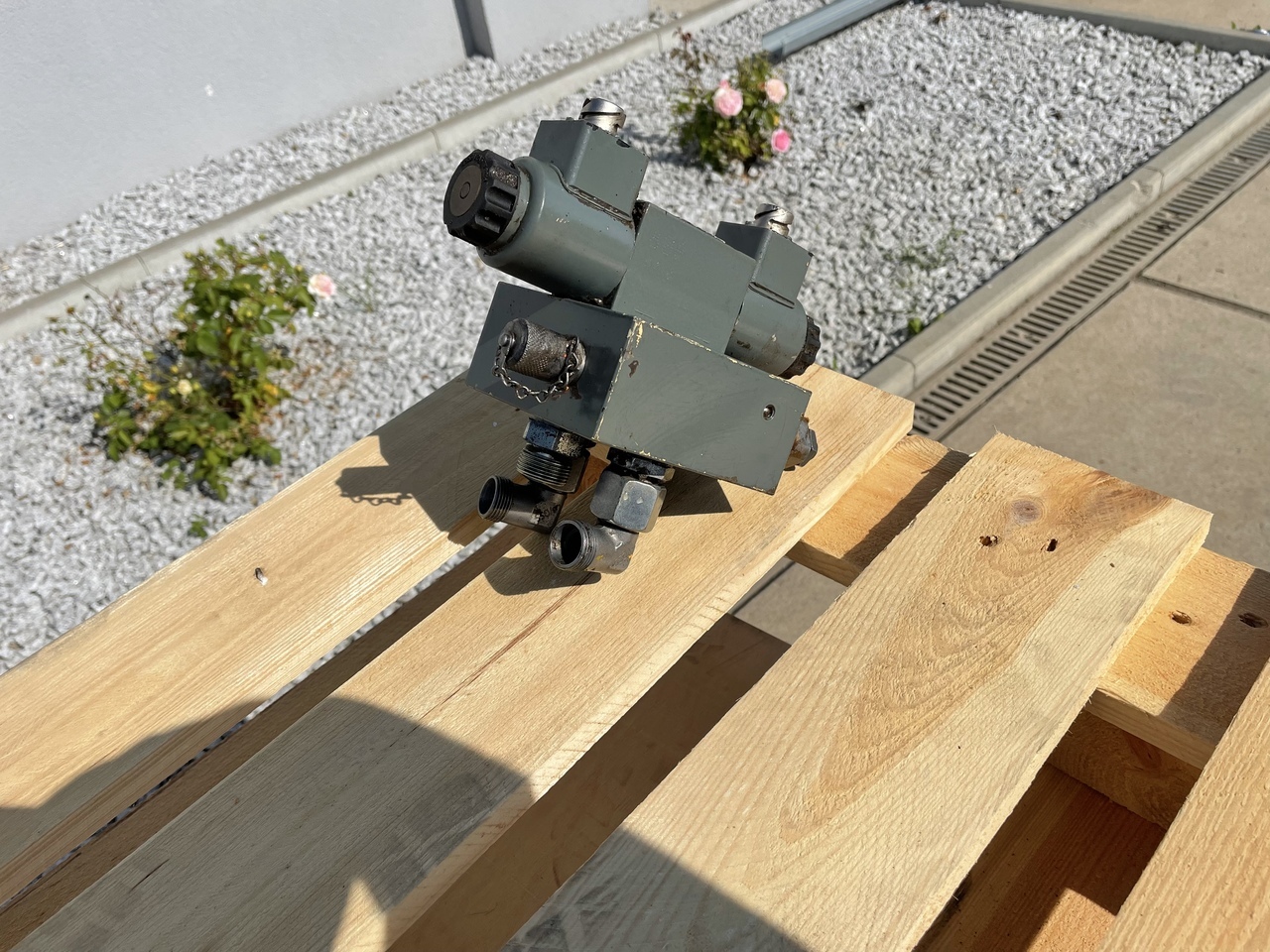 LIEBHERR R906 - 유압 밸브 : 사진 1 LIEBHERR R906 - 유압 밸브 : 사진 1