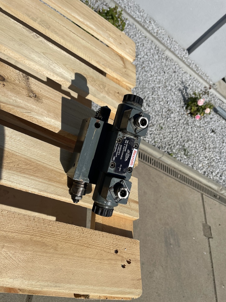 LIEBHERR R906 - 유압 밸브 : 사진 2 LIEBHERR R906 - 유압 밸브 : 사진 2