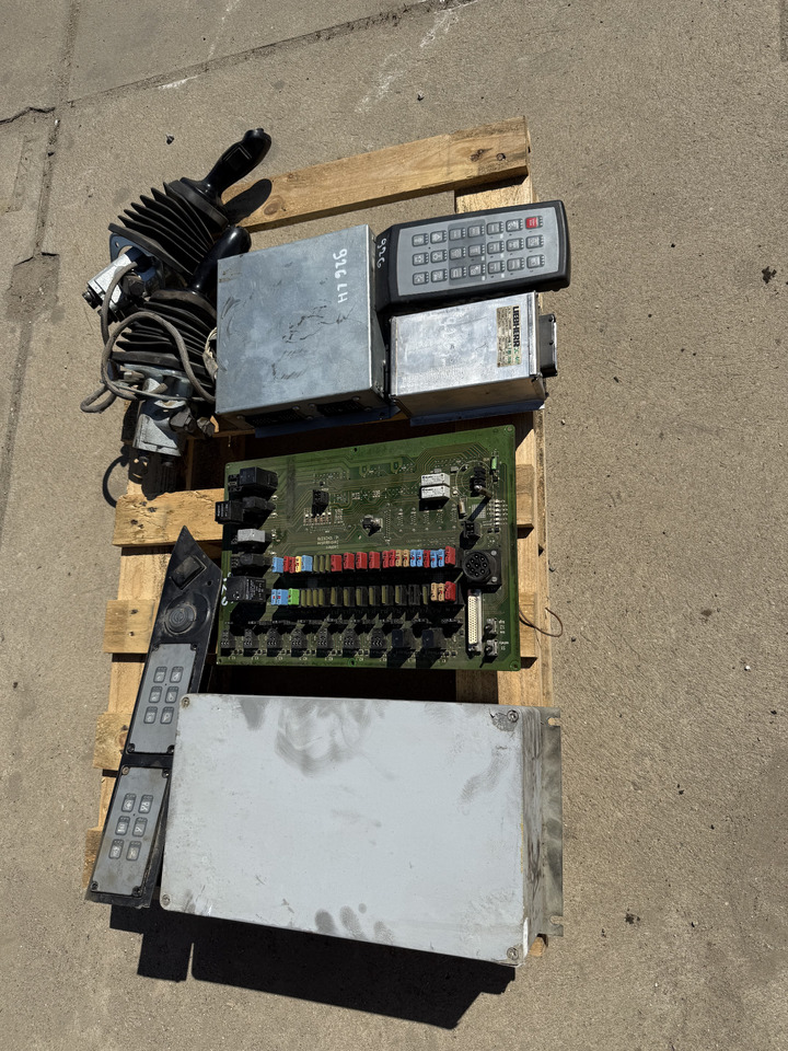 LIEBHERR R926 - ECU 크롤러 굴삭기 용 : 사진 2 LIEBHERR R926 - ECU 크롤러 굴삭기 용 : 사진 2