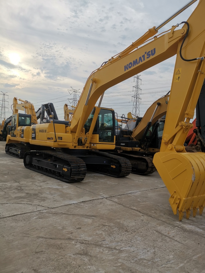 Komatsu PC220-8 - 크롤러 굴삭기 : 사진 1 Komatsu PC220-8 - 크롤러 굴삭기 : 사진 1