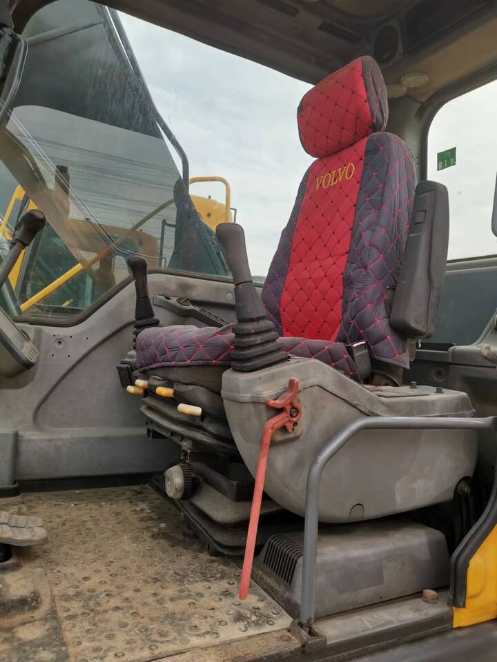 Volvo EC210B - 크롤러 굴삭기 : 사진 2 Volvo EC210B - 크롤러 굴삭기 : 사진 2