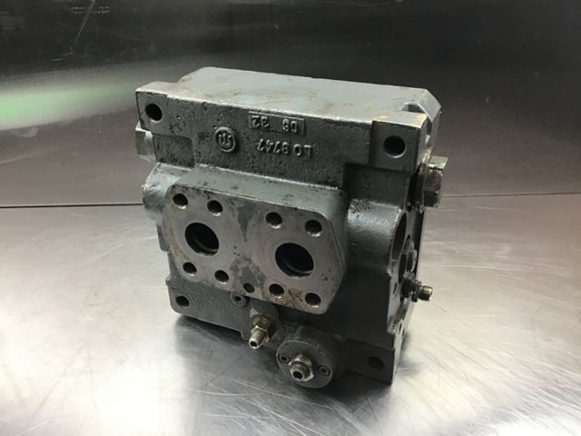 Liebherr Connecting Plate - 냉각수 펌프 : 사진 1 Liebherr Connecting Plate - 냉각수 펌프 : 사진 1