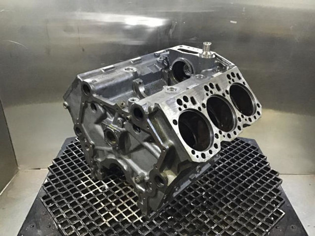 Liebherr Crankcase - 공기 흡입 파이프 : 사진 5 Liebherr Crankcase - 공기 흡입 파이프 : 사진 5