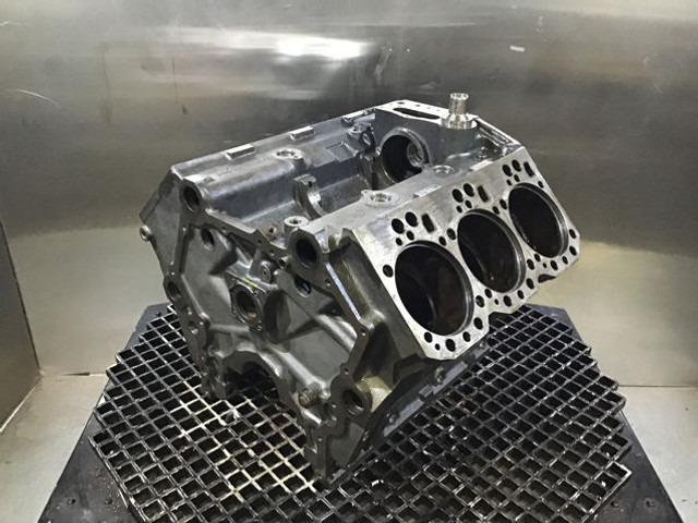 Liebherr Crankcase - 공기 흡입 파이프 : 사진 2 Liebherr Crankcase - 공기 흡입 파이프 : 사진 2