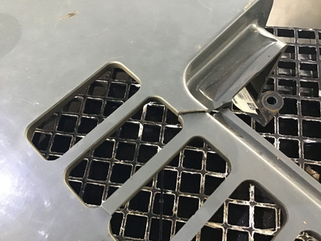 Liebherr Engine Hood Small - 차양 : 사진 2 Liebherr Engine Hood Small - 차양 : 사진 2