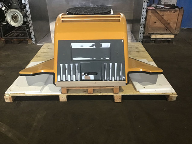 Liebherr Engine Hood - 차양 : 사진 1 Liebherr Engine Hood - 차양 : 사진 1