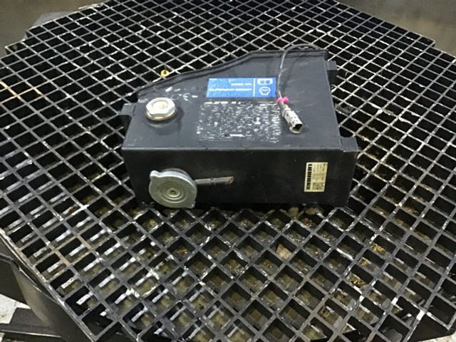 Liebherr Equalizing Reservoir - 팽창 탱크 : 사진 1 Liebherr Equalizing Reservoir - 팽창 탱크 : 사진 1