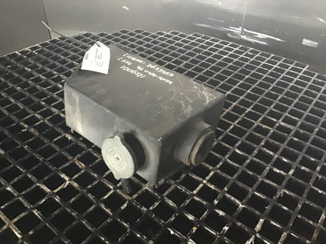 Liebherr Equalizing Reservoir - 팽창 탱크 : 사진 2 Liebherr Equalizing Reservoir - 팽창 탱크 : 사진 2