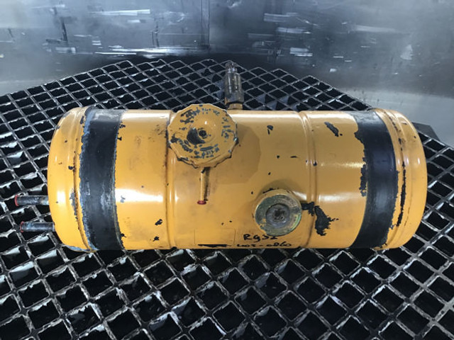 Liebherr Equalizing Reservoir - 팽창 탱크 : 사진 1 Liebherr Equalizing Reservoir - 팽창 탱크 : 사진 1