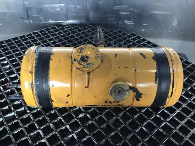 Liebherr Equalizing Reservoir - 팽창 탱크 : 사진 2 Liebherr Equalizing Reservoir - 팽창 탱크 : 사진 2