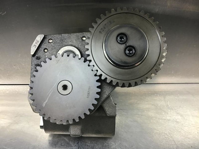 Liebherr Lubricating Oil Pump - 오일 펌프 : 사진 3 Liebherr Lubricating Oil Pump - 오일 펌프 : 사진 3