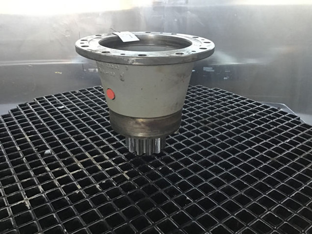 Liebherr Output Shaft Housing - 휠 허브 : 사진 2 Liebherr Output Shaft Housing - 휠 허브 : 사진 2