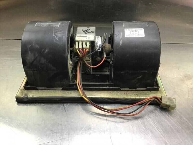 Liebherr R946 LC / R946 NLC / R956 / R976 / R926 LC / R920 / R920 LC - 송풍기 모터 : 사진 3 Liebherr R946 LC / R946 NLC / R956 / R976 / R926 LC / R920 / R920 LC - 송풍기 모터 : 사진 3