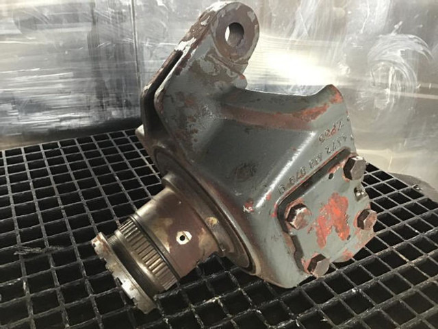 Liebherr Steering House Left - 스티어링 너클 : 사진 1 Liebherr Steering House Left - 스티어링 너클 : 사진 1