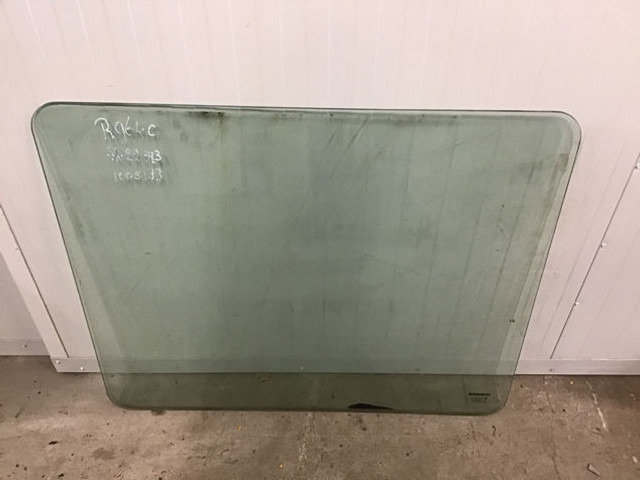 Liebherr Window Glass - 창문 및 부품 : 사진 2 Liebherr Window Glass - 창문 및 부품 : 사진 2