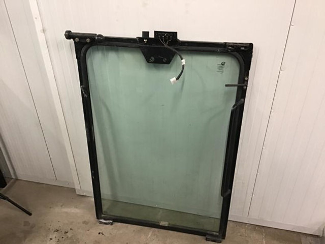 Liebherr Window Glass - 창문 및 부품 : 사진 4 Liebherr Window Glass - 창문 및 부품 : 사진 4
