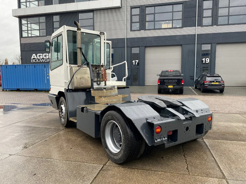 Terberg YT 182 4x2 / Terminal Tractor - 터미널 트랙터 : 사진 4 Terberg YT 182 4x2 / Terminal Tractor - 터미널 트랙터 : 사진 4