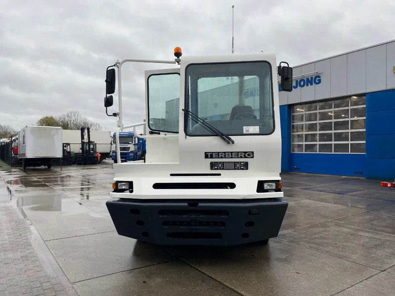 Terberg YT 182 4x2 / Terminal Tractor - 터미널 트랙터 : 사진 2 Terberg YT 182 4x2 / Terminal Tractor - 터미널 트랙터 : 사진 2