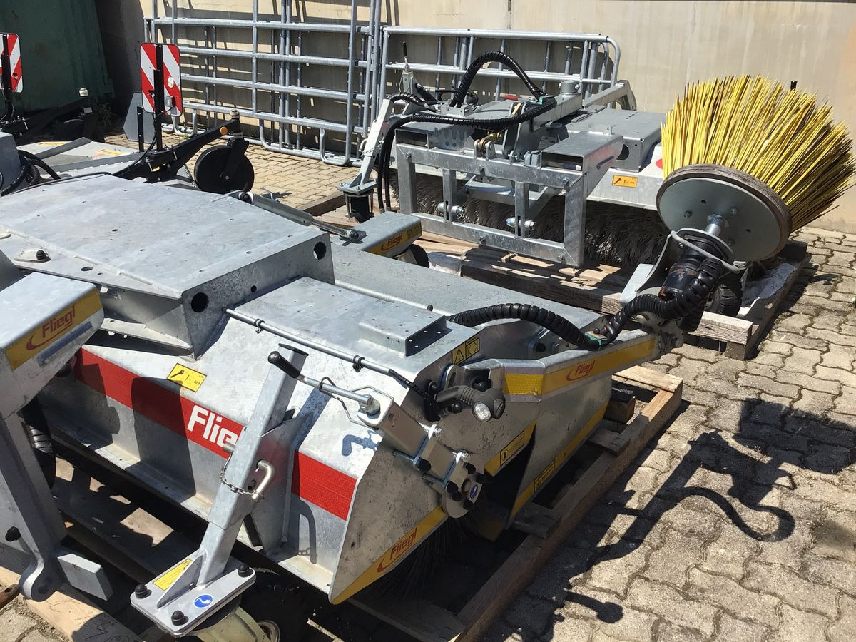 Fliegl Profi 2300 - 빗자루 : 사진 3 Fliegl Profi 2300 - 빗자루 : 사진 3
