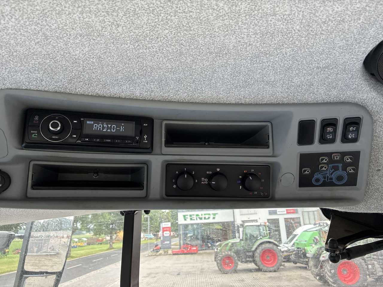 New Holland T7.190 Standard - 장궤형 트랙터 : 사진 4 New Holland T7.190 Standard - 장궤형 트랙터 : 사진 4