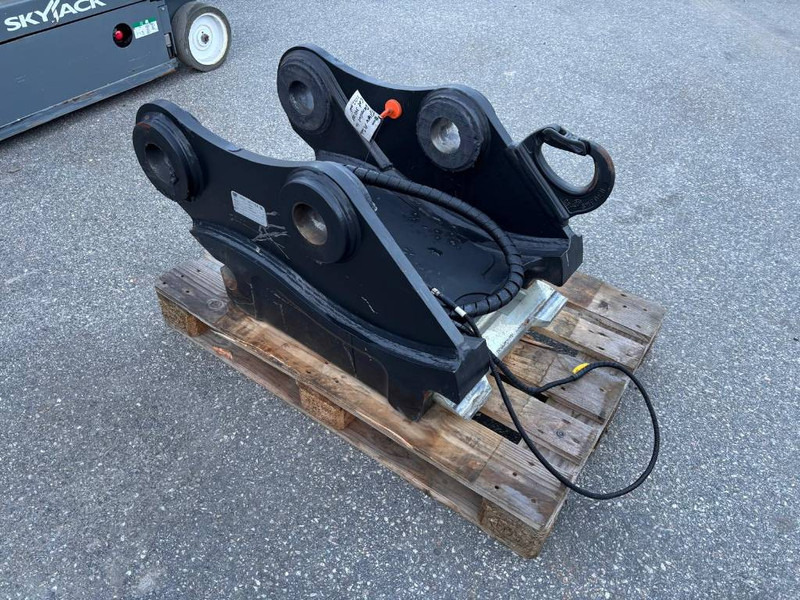 Cat S 80 Quick Coupler - 퀵 커플러 건설기계 용 : 사진 3 Cat S 80 Quick Coupler - 퀵 커플러 건설기계 용 : 사진 3