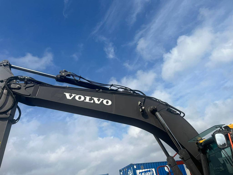 크롤러 굴삭기 Volvo ECR 235 EL : 사진 10