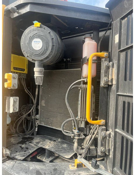 크롤러 굴삭기 Volvo ECR 235 EL : 사진 18