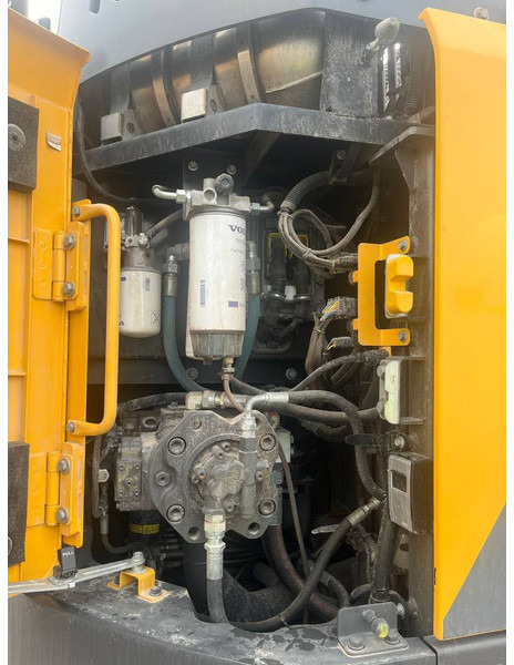 크롤러 굴삭기 Volvo ECR 235 EL : 사진 17