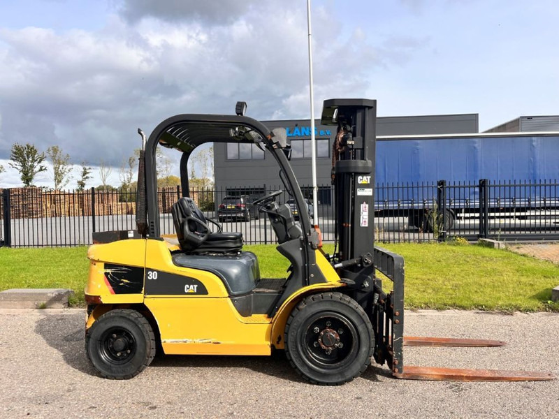 Caterpillar DP30N - 디젤 지게차 : 사진 1 Caterpillar DP30N - 디젤 지게차 : 사진 1