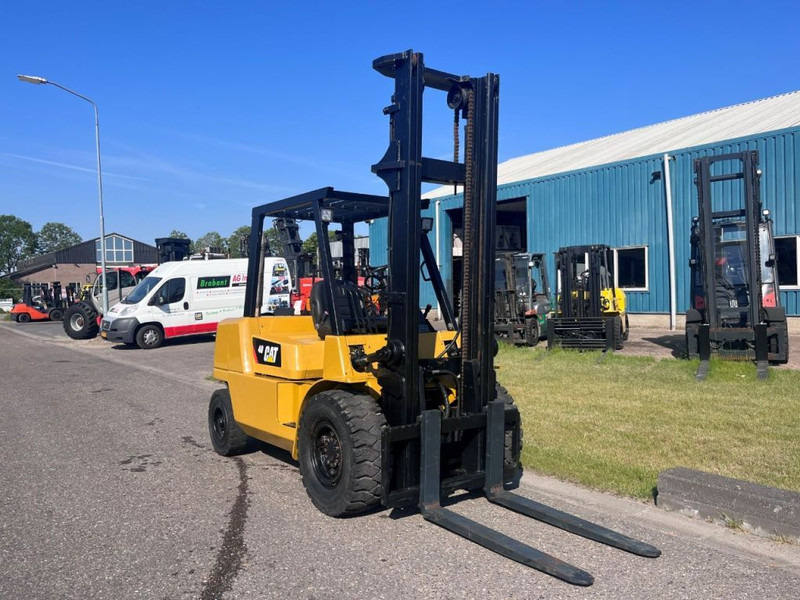 Caterpillar DP40K2 - 디젤 지게차 : 사진 2 Caterpillar DP40K2 - 디젤 지게차 : 사진 2