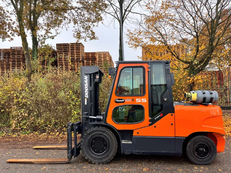 Doosan G55C-5 1593 HOURS - LPG 지게차 : 사진 2 Doosan G55C-5 1593 HOURS - LPG 지게차 : 사진 2