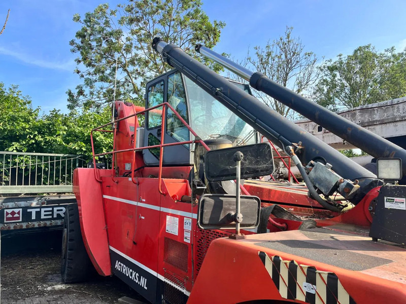 Terex Fantuzzi CS45KM FOR PARTS - 리치 스태커 : 사진 4 Terex Fantuzzi CS45KM FOR PARTS - 리치 스태커 : 사진 4