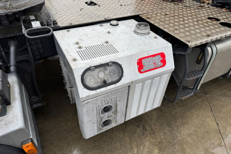 Iveco 480 4x2 Hydraulik & Kompressor - 트랙터 유닛 : 사진 5 Iveco 480 4x2 Hydraulik & Kompressor - 트랙터 유닛 : 사진 5