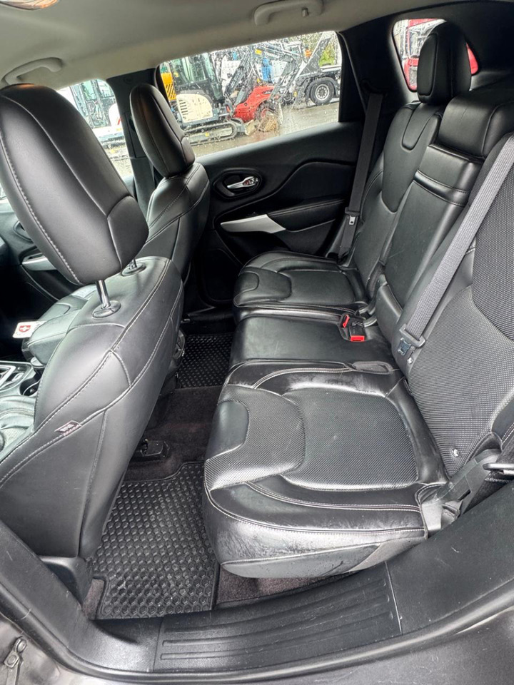 해치백 JEEP Cherokee 2.2 TD : 사진 7