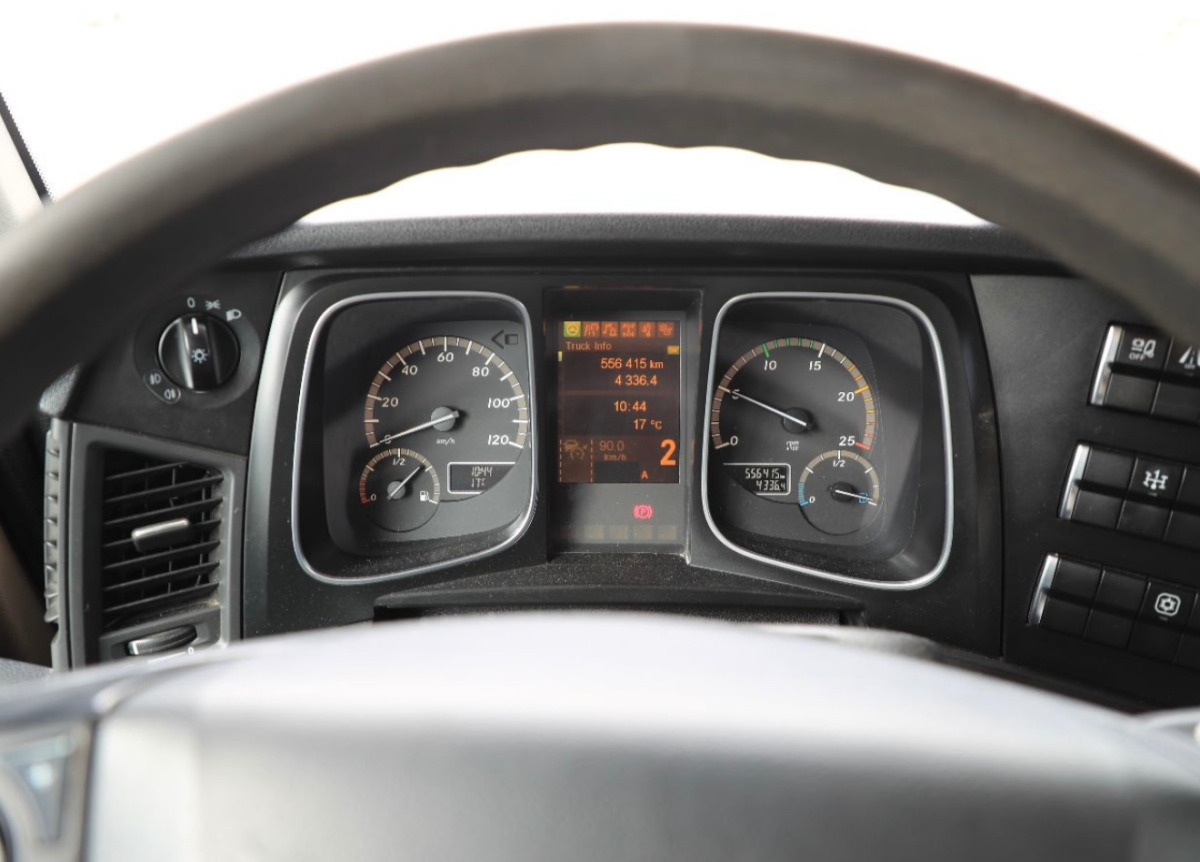 MERCEDES Actros 2548 6x2 - 캡 새시 트럭 : 사진 5 MERCEDES Actros 2548 6x2 - 캡 새시 트럭 : 사진 5