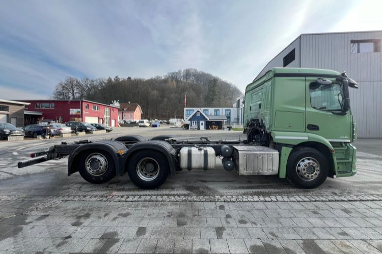 Mercedes-Benz Actros 2543 6x2 - 캡 새시 트럭 : 사진 3 Mercedes-Benz Actros 2543 6x2 - 캡 새시 트럭 : 사진 3