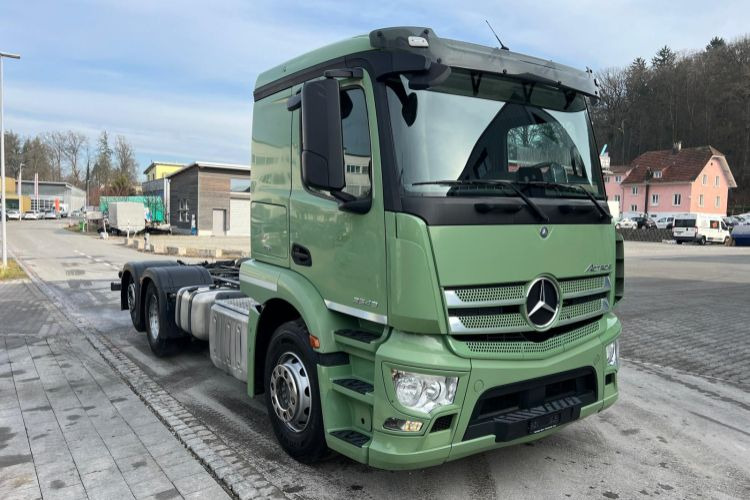 Mercedes-Benz Actros 2543 6x2 - 캡 새시 트럭 : 사진 4 Mercedes-Benz Actros 2543 6x2 - 캡 새시 트럭 : 사진 4