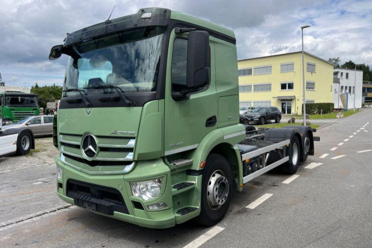 Mercedes-Benz Actros 2543 6x2 - 캡 새시 트럭 : 사진 1 Mercedes-Benz Actros 2543 6x2 - 캡 새시 트럭 : 사진 1