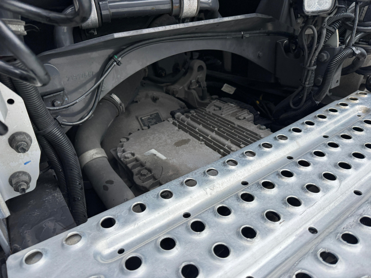 트랙터 유닛 RENAULT T520 6x2 70.000KG : 사진 9 트랙터 유닛 RENAULT T520 6x2 70.000KG : 사진 9