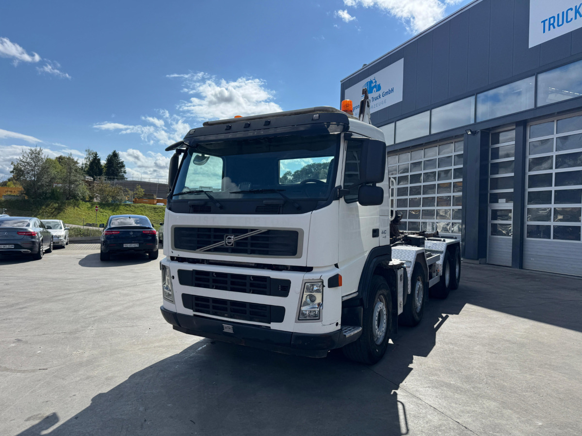 VOLVO FM-440 8x4 Hiab 25T AHK - 후크 리프트 트럭 : 사진 1 VOLVO FM-440 8x4 Hiab 25T AHK - 후크 리프트 트럭 : 사진 1